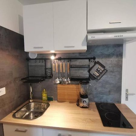 Charmant Appartement Au Calme Saint-Georges-de-Luzençon Εξωτερικό φωτογραφία