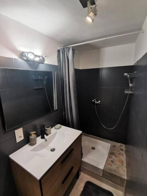 Charmant Appartement Au Calme Saint-Georges-de-Luzençon Εξωτερικό φωτογραφία